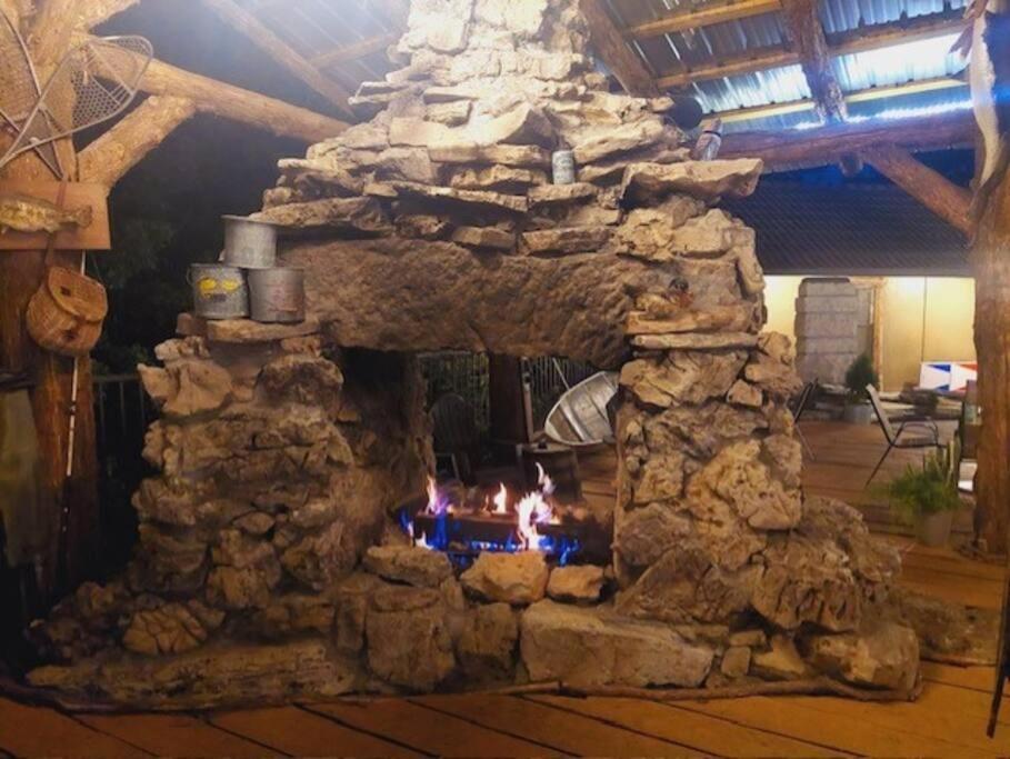 Stonegate Lodge Bed, Wifi, 50In Roku Tv, Salt Water Pool Room #109 Eureka Springs Exterior photo
